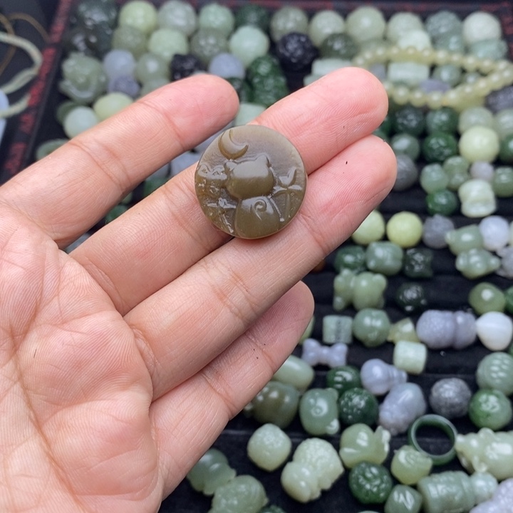 和田玉未镶嵌颈饰