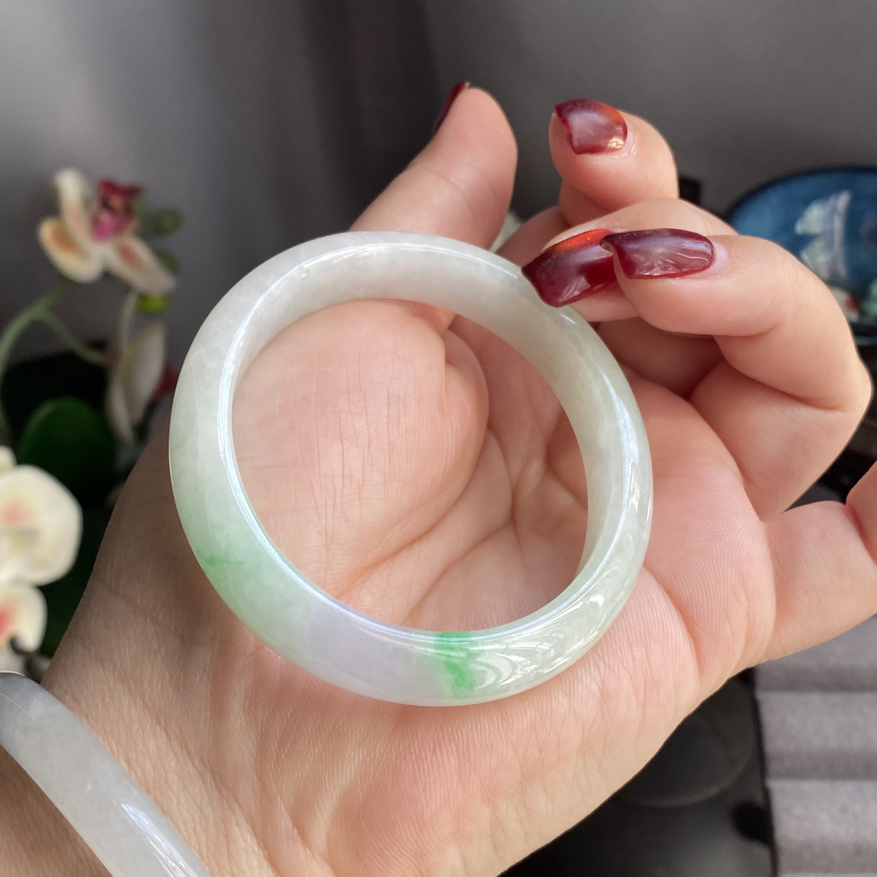 54.5/48-11.5-7.2冰春彩贵妃手镯飘阳绿鲜艳有石纹微扣特价1380