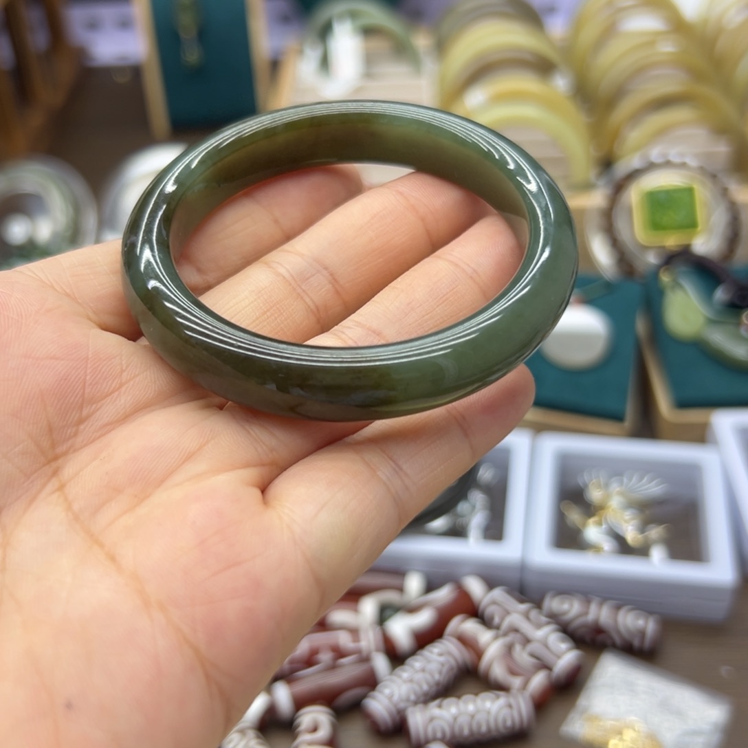 和田玉手镯未镶嵌54.7圈围1415