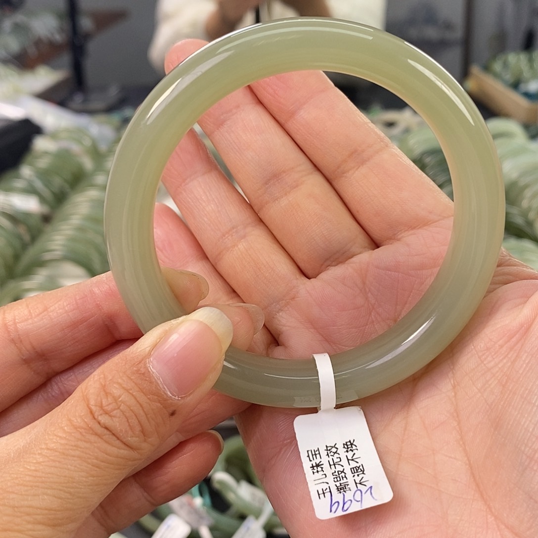 和田玉和田玉手镯60未镶嵌