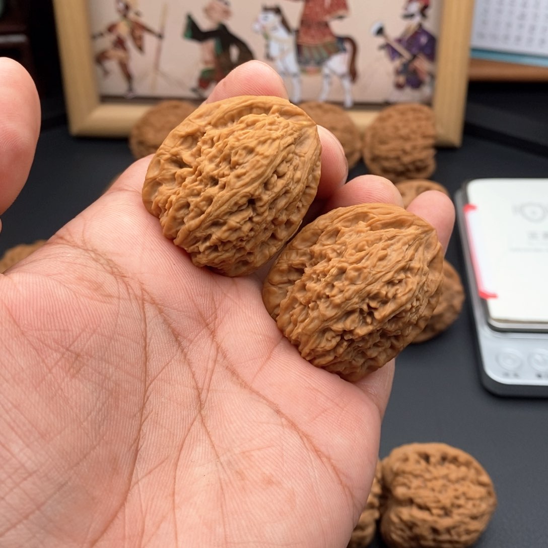 文玩核桃吊坠呜*啦好运南将石文玩核桃