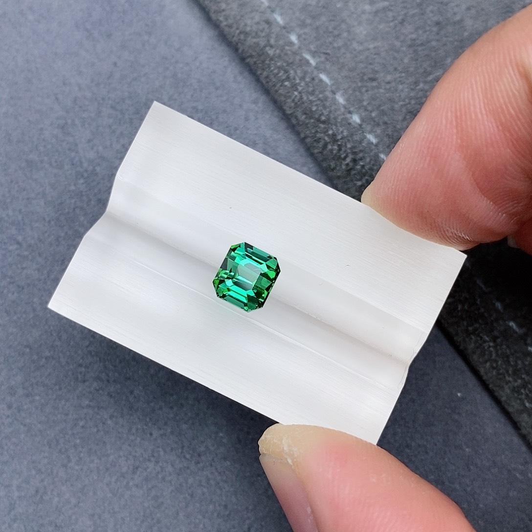 碧玺珠宝半成品未镶嵌2.5ct拉贡