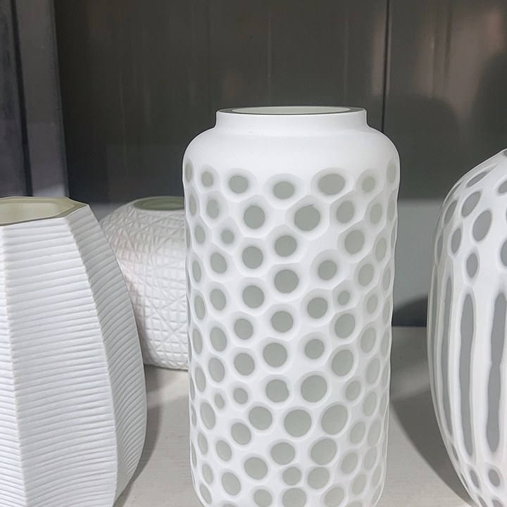 琉璃手工艺品白瓷磨刻花瓶花器高32口9