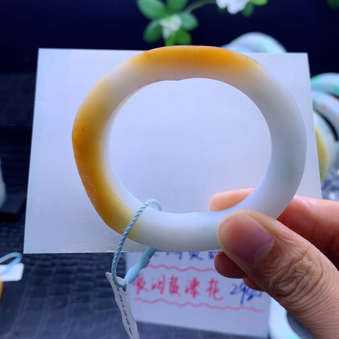 定制翡翠未镶嵌翡翠手镯