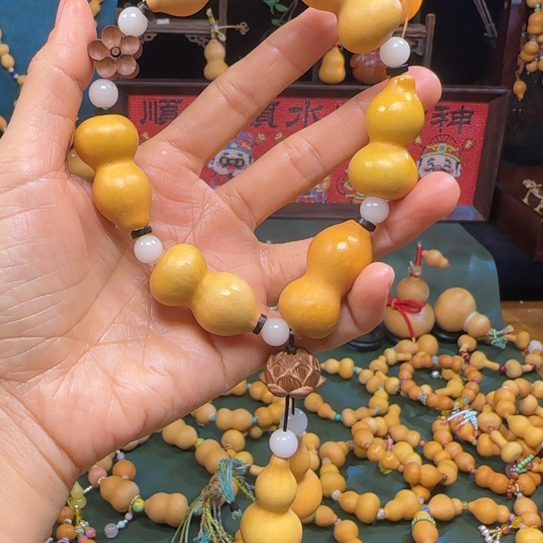 慕***蒋草里金葫芦手持葫芦
