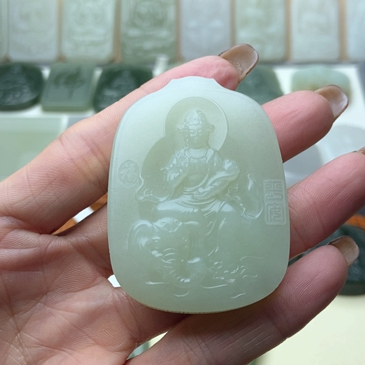 和田玉颈饰未镶嵌向****活