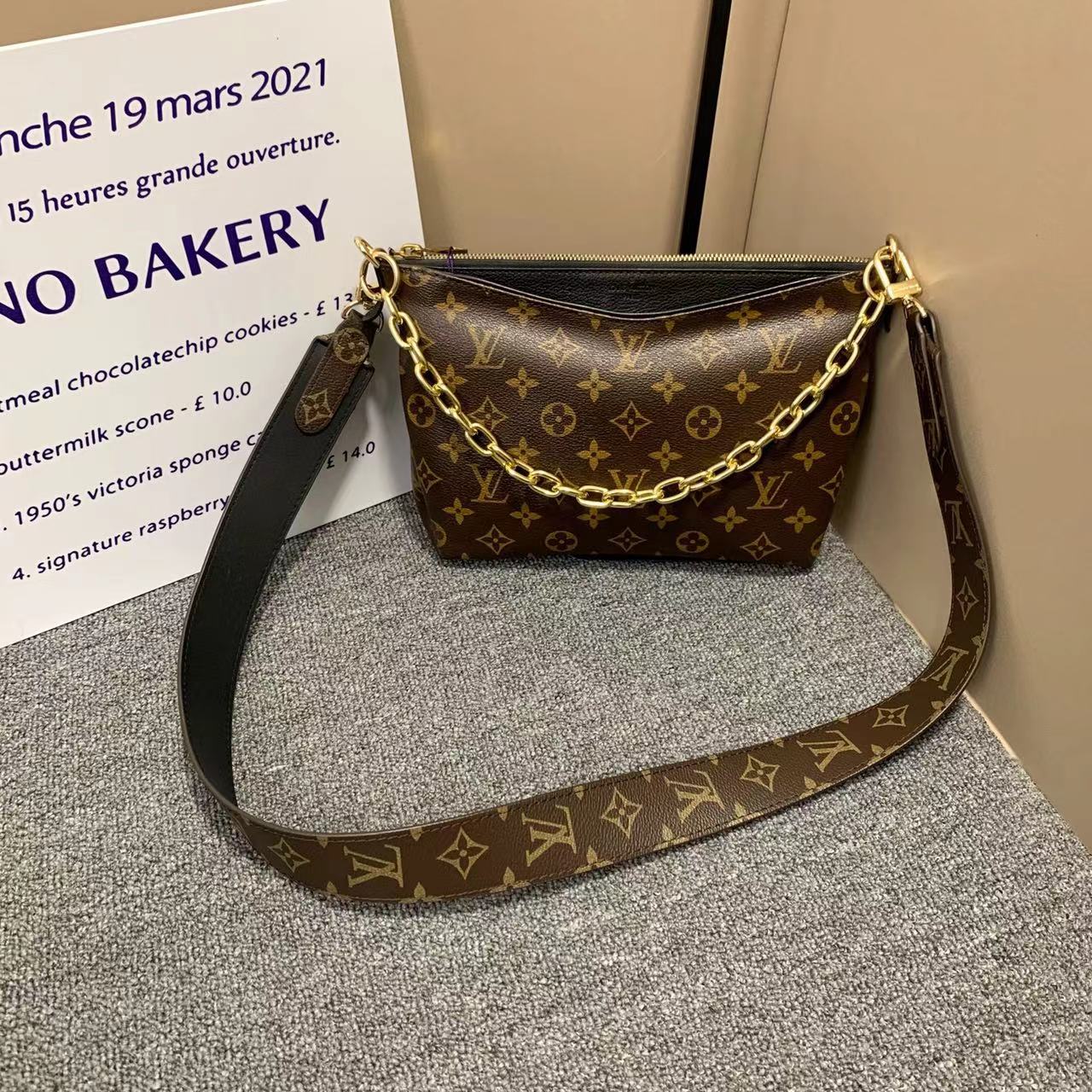 90新 LouisVuitton/路易威登 LV洗漱手拿包/传奇洗漱包后加肩带