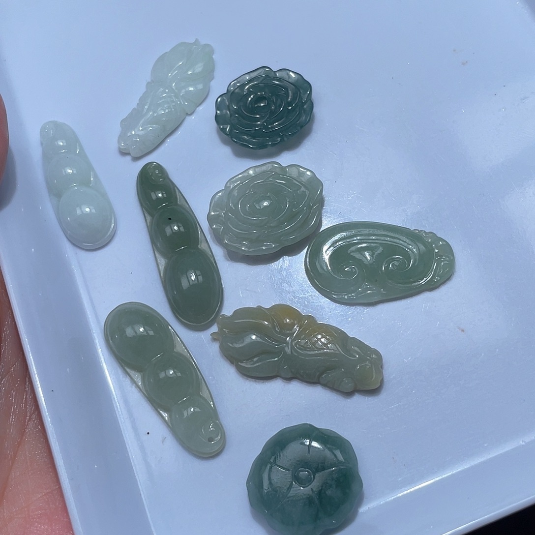 颈饰未镶嵌翡翠在