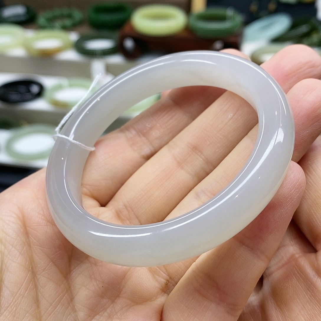 【闪购商品】未镶嵌手镯和田玉