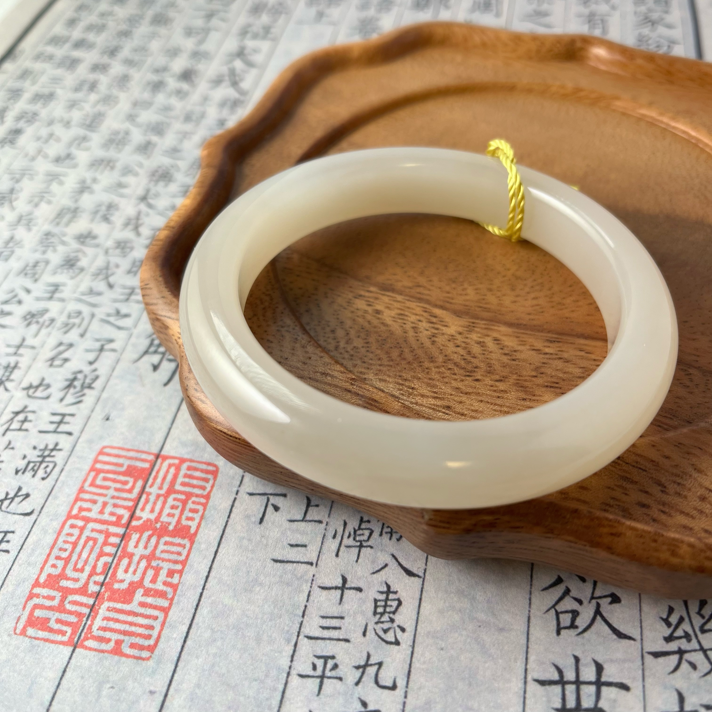 【大新珠宝】和田玉藕粉手镯 高端 熟粉 -多样性发一