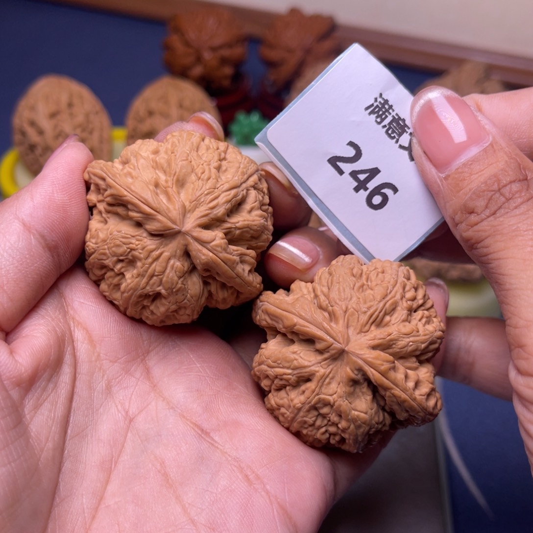 北***男吊坠文玩核桃45全品粗筋246