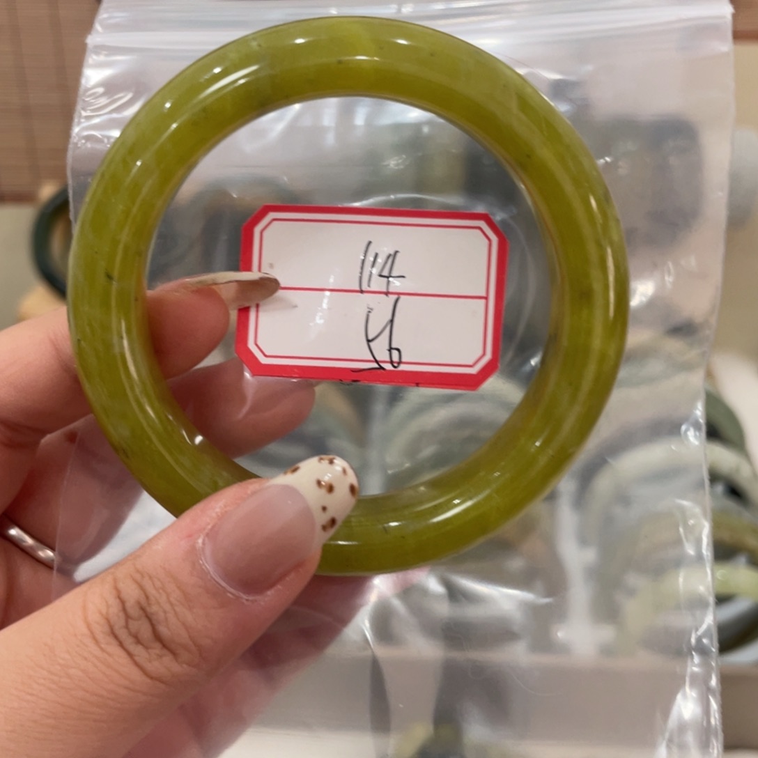 蛇纹石玉手镯未镶嵌