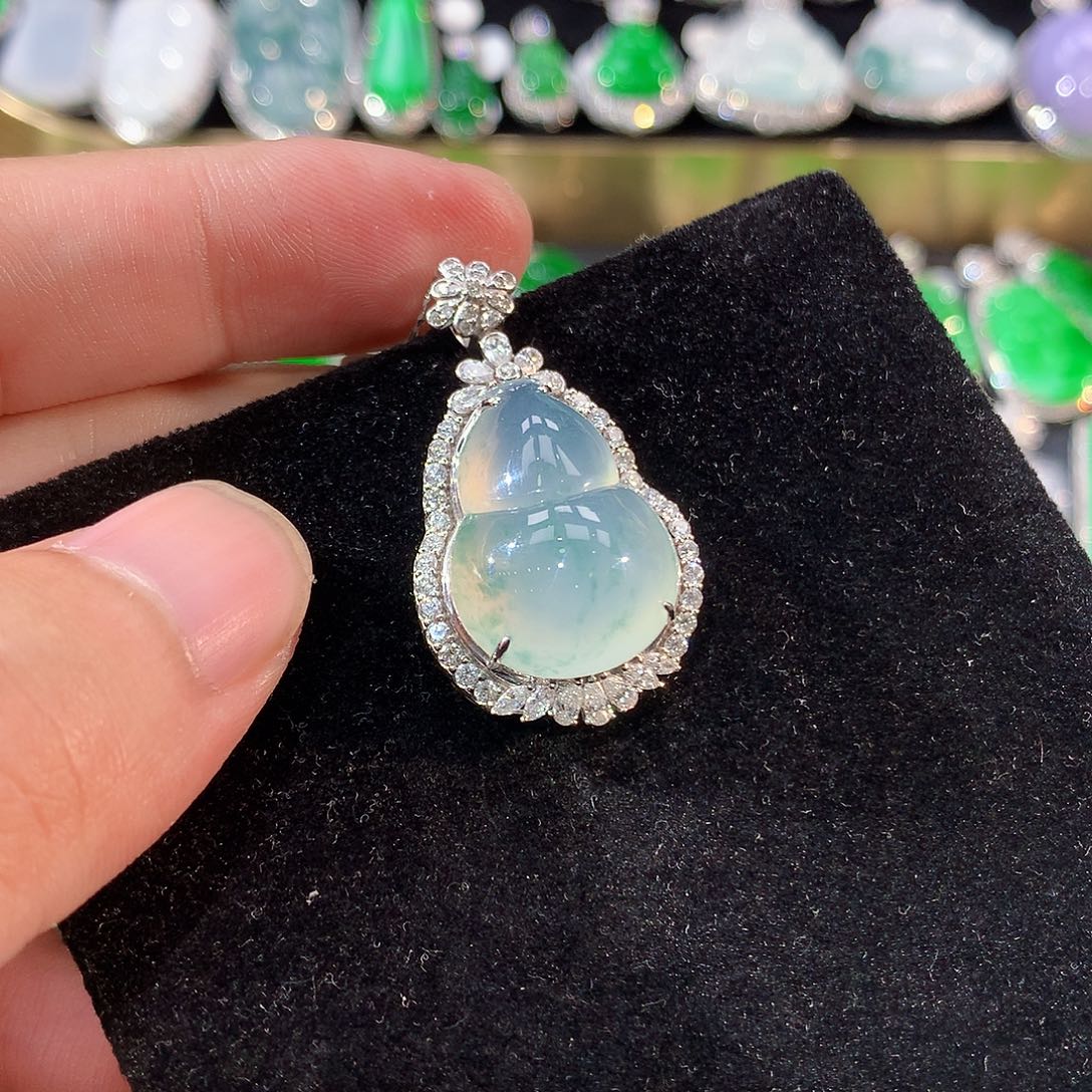 翡翠18K金镶嵌颈饰