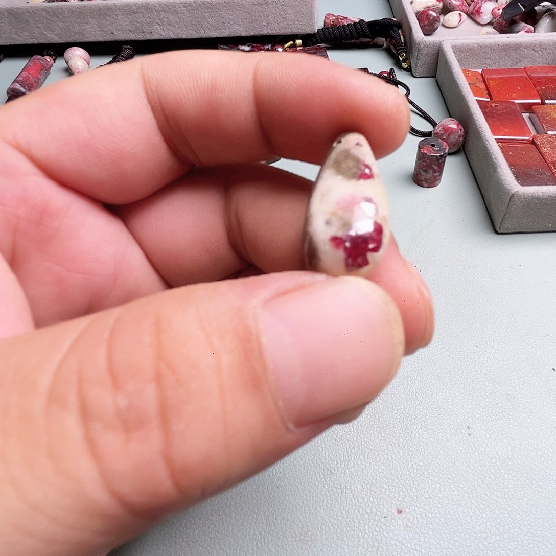 天然朱砂辰石吊坠