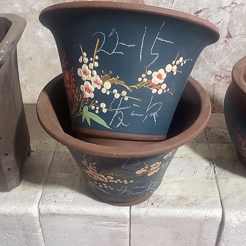 紫砂中国宜兴紫砂花，