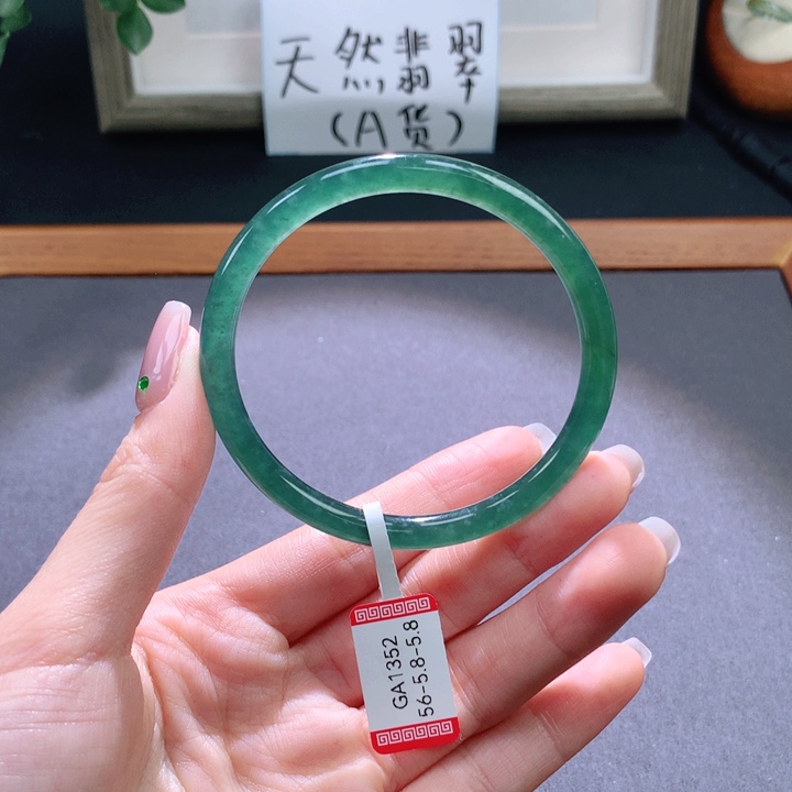 翡翠手镯未镶嵌天然翡翠手镯