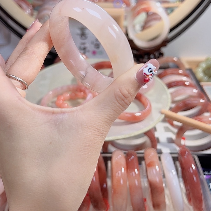 石英质玉手镯未镶嵌喜***羊