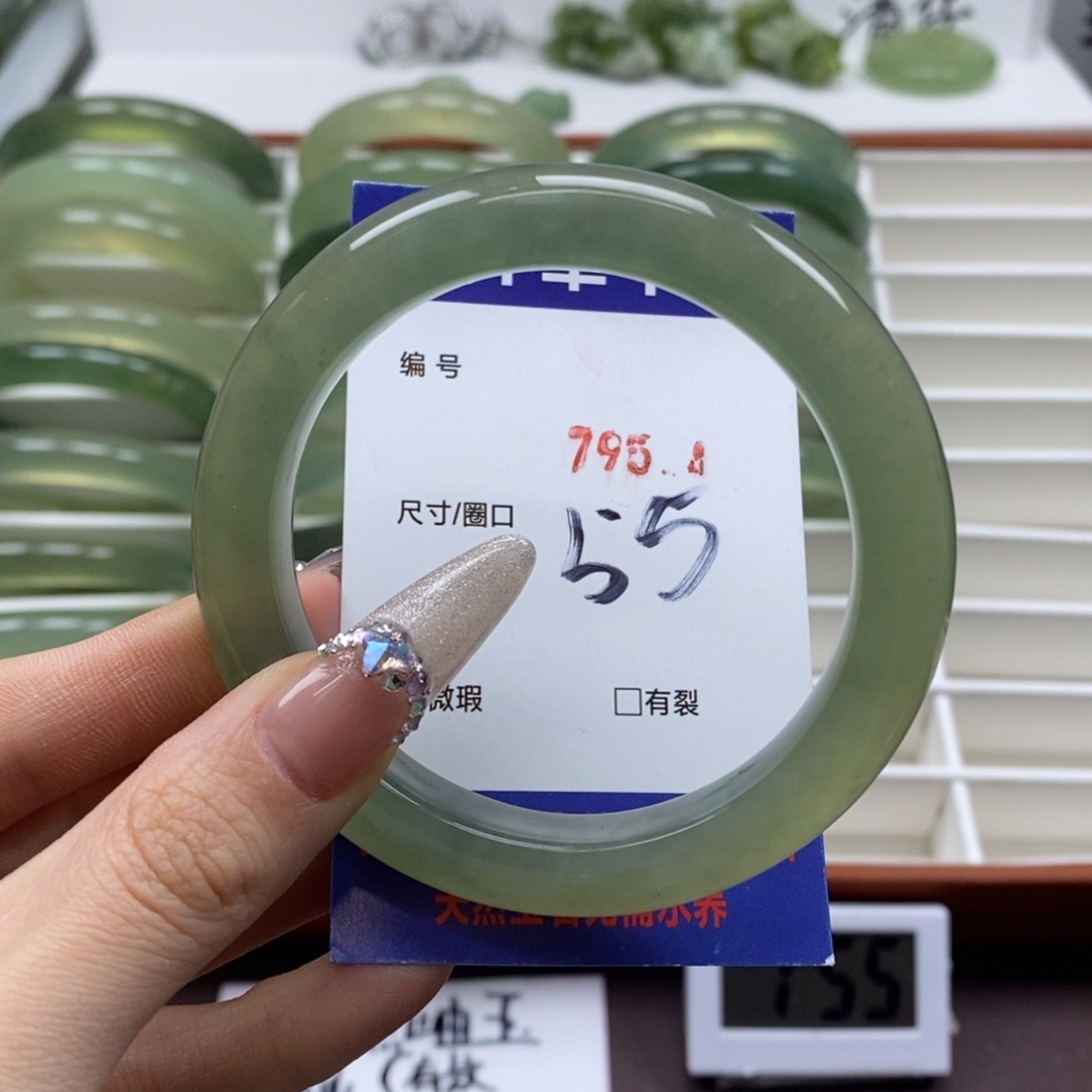 蛇纹石玉手镯未镶嵌