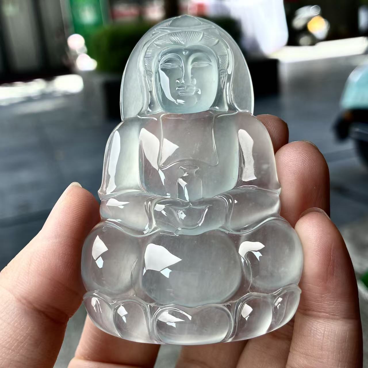 天然a货缅甸翡翠自然光尺寸76.5/47/6.6玻璃种天空蓝正装观音吊坠