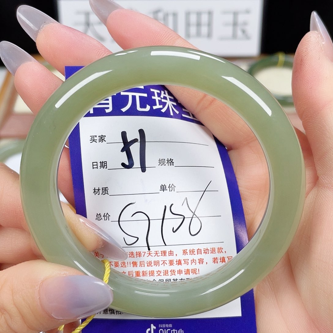 和田玉手镯未镶嵌