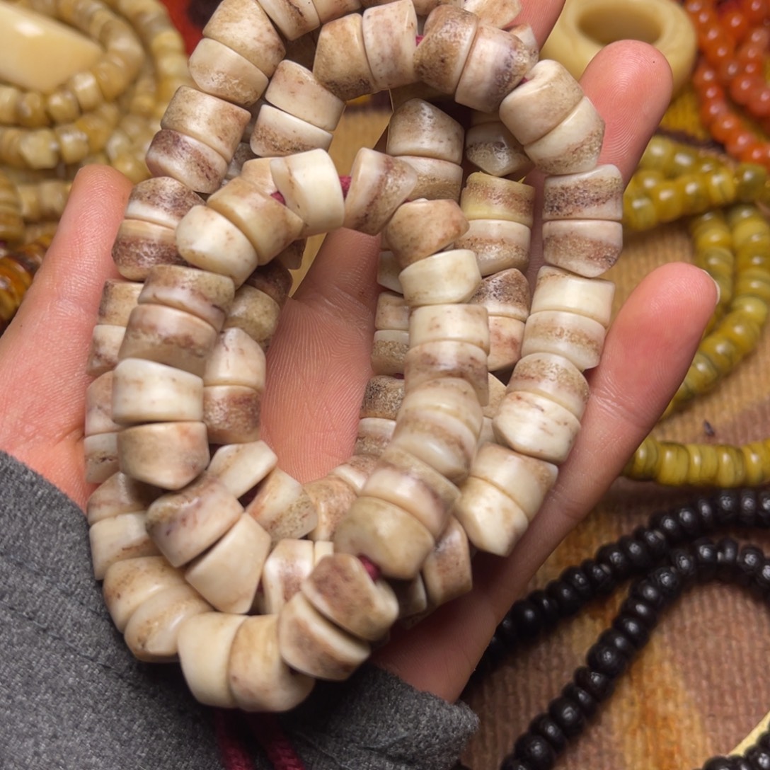 澡****大叶紫檀（黑酸枝木类）