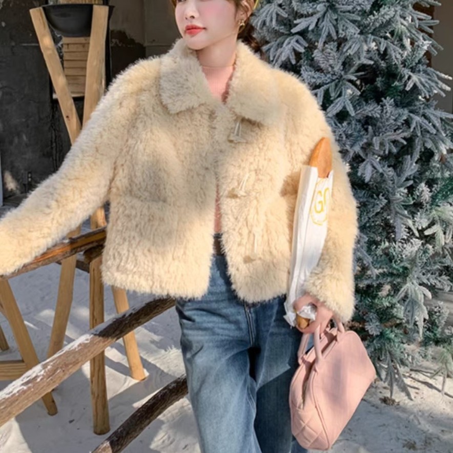 女羊羔毛外套秋冬韩版减龄保暖短上衣
