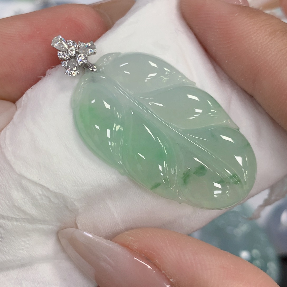 颈饰18K金镶嵌翡翠