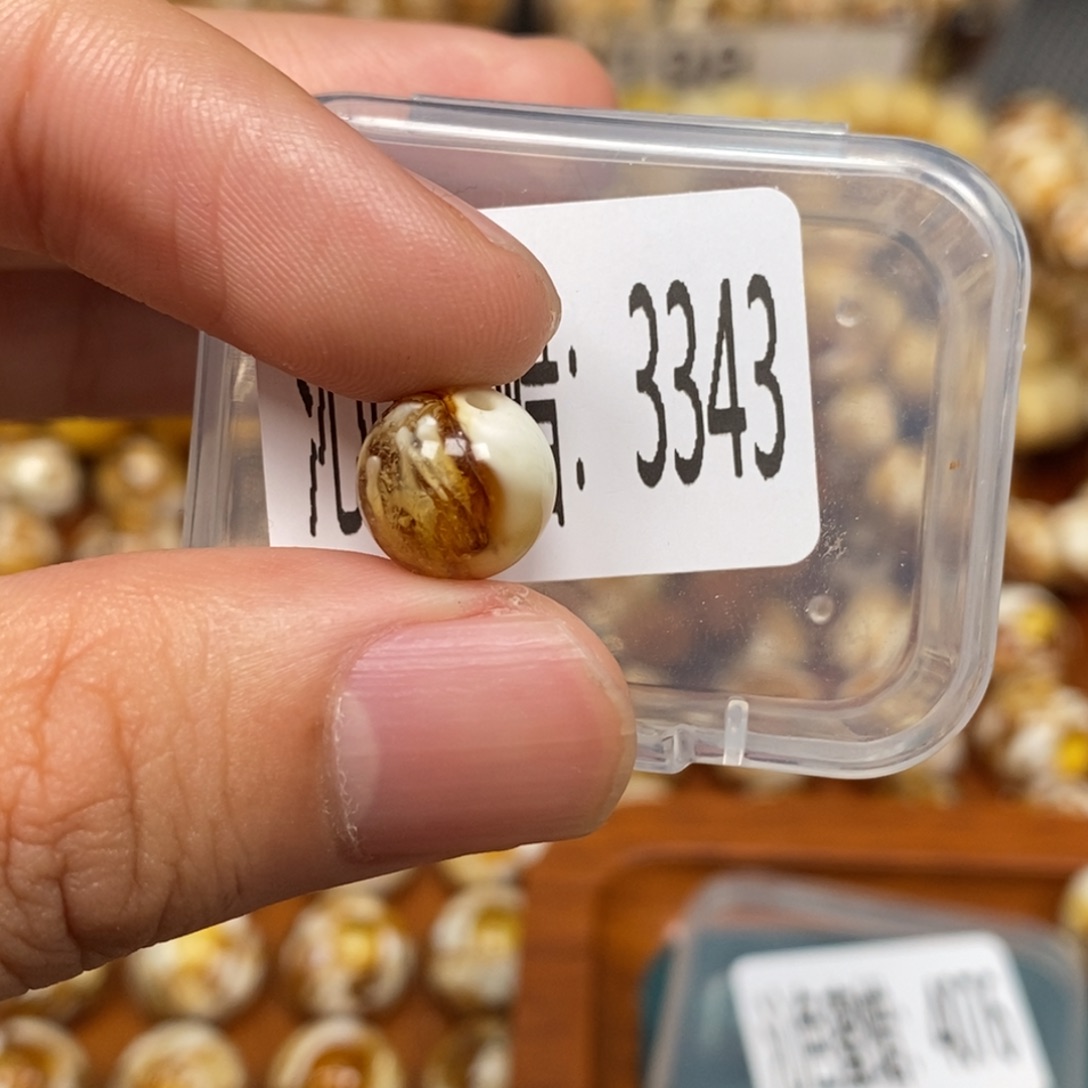 蜜蜡未镶嵌珠宝奇石3343