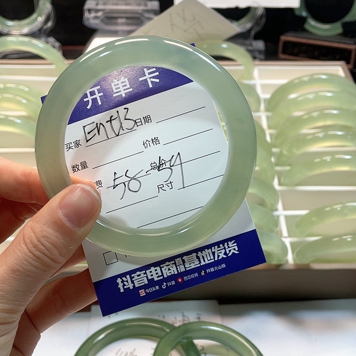 蛇纹石玉手镯未镶嵌破***贝