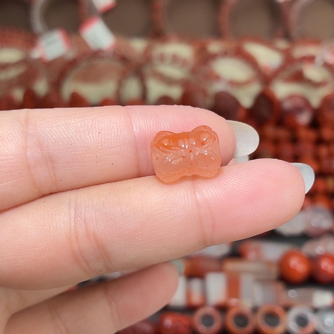 南红玛瑙未镶嵌颈饰9咪通孔并蒂莲