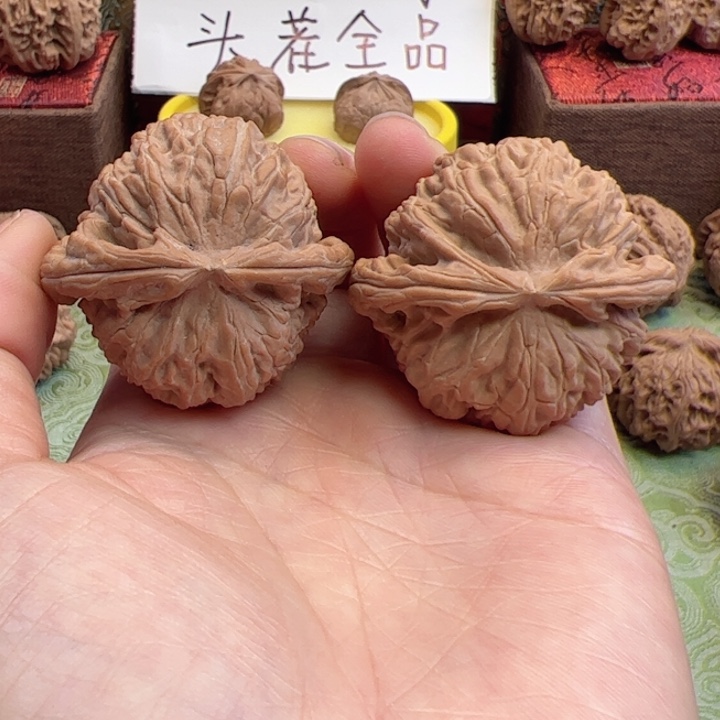 *****文玩核桃吊坠白狮子文玩核桃手把件