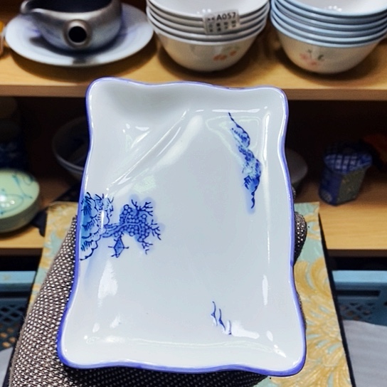 瓷片鑫年快乐。万事如意