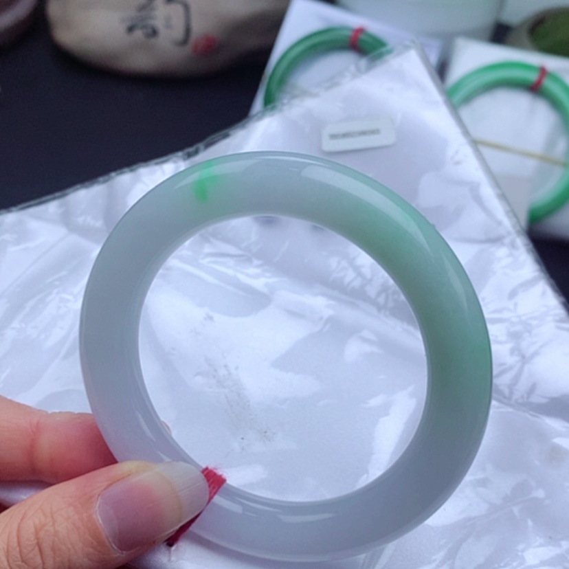 【闪购商品】翡翠手镯未镶嵌         圆条53-54 白底青