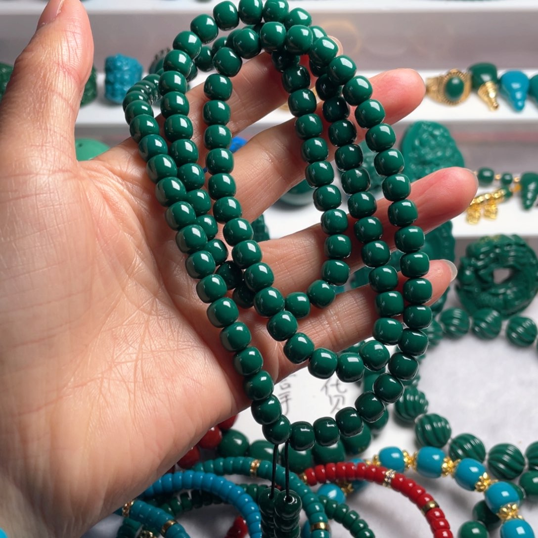 石材卡8老油绿108颗长串（微瑕）