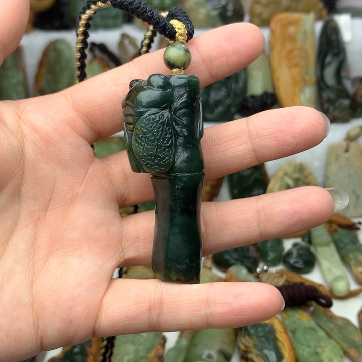 岫岩河磨玉（透闪石质玉）挂件未镶嵌