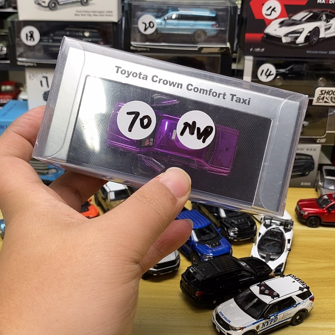 70特价处理丰田皇冠车模