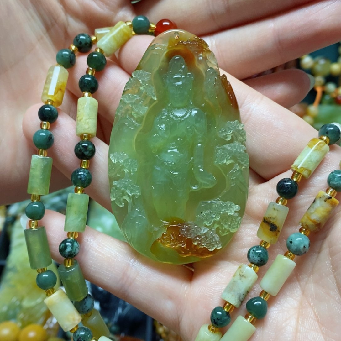 岫玉吊坠(赠链)未镶嵌豪****雷