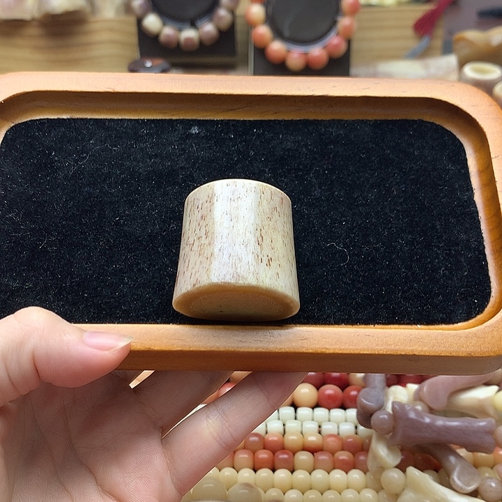 其他老料三花手把件