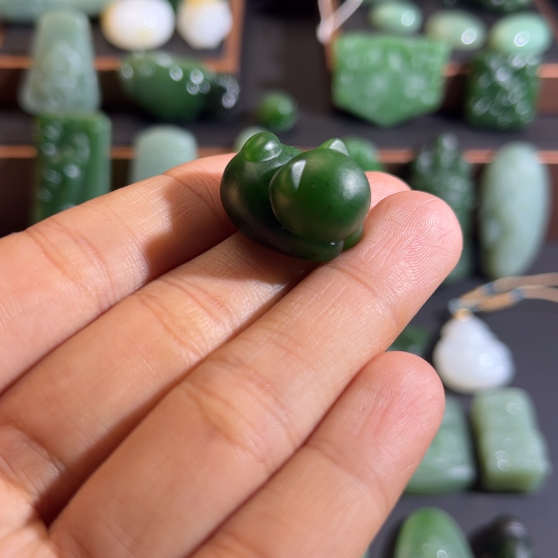 和田玉未镶嵌颈饰定制