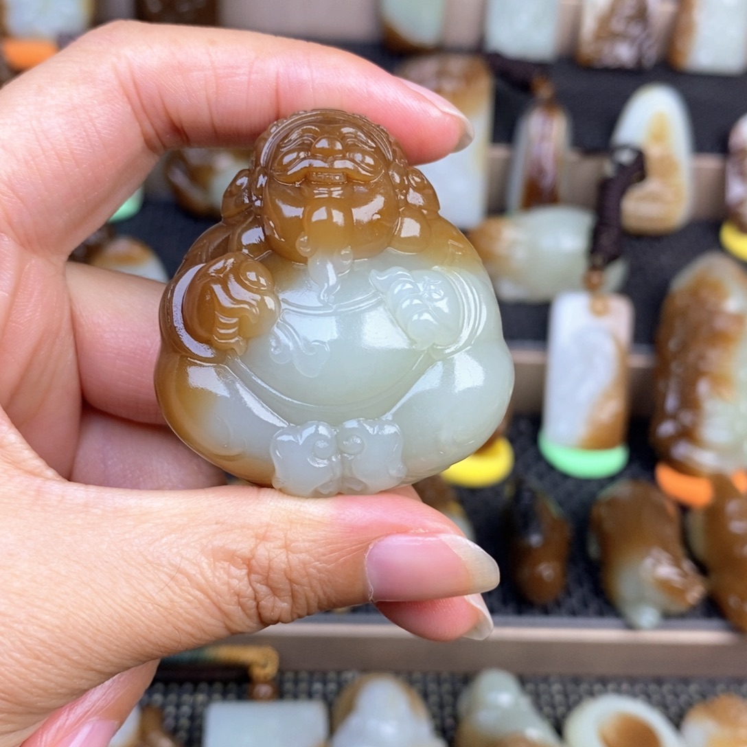 亿***通和田玉未镶嵌颈饰