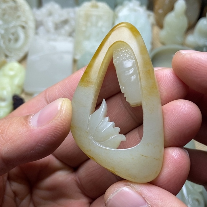 余***争和田玉未镶嵌挂件