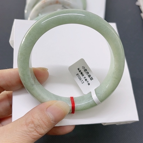 翡翠手镯未镶嵌A货