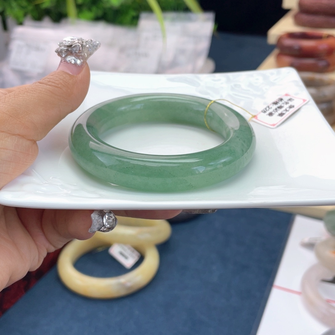 初***风石英岩玉手镯未镶嵌