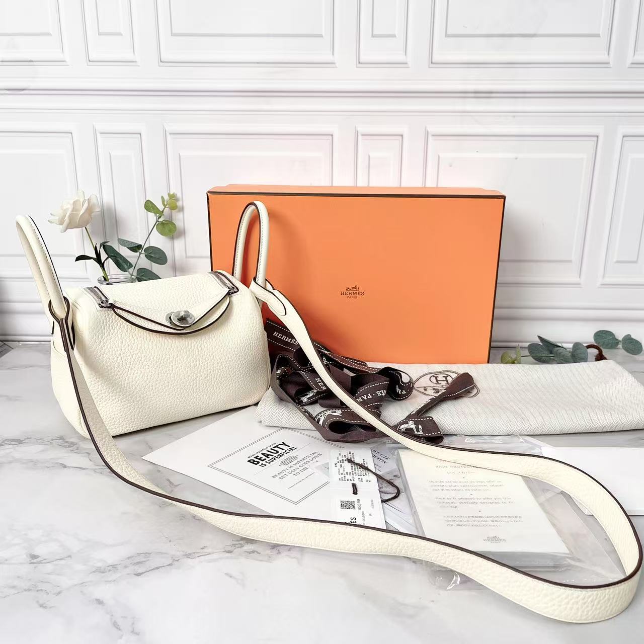 99新 Hermes/爱马仕 Hermes/爱马仕奶油白Lindy Mini 19斜挎包