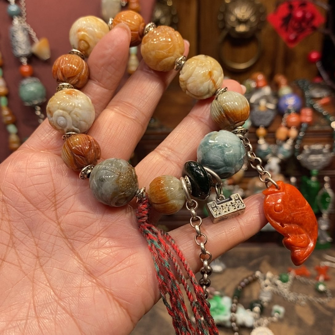 翡翠吊坠(赠链)未镶嵌