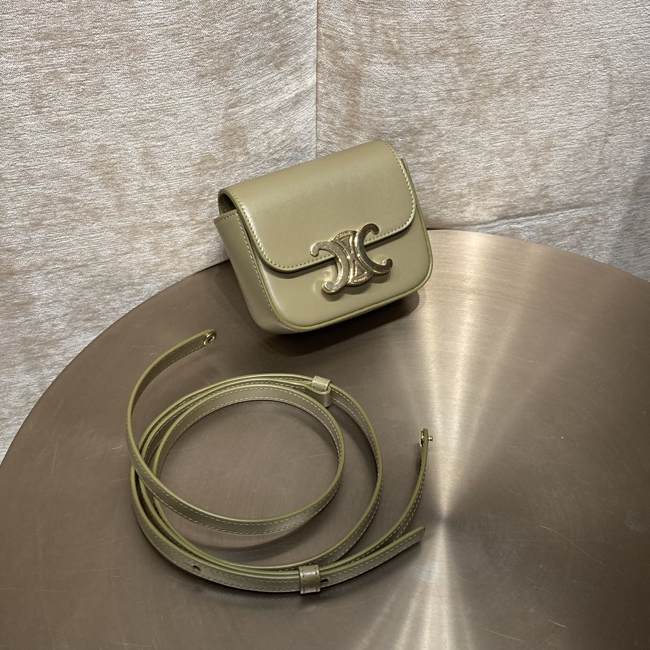 95新 Celine/思琳 凯旋门 牛 mini 单肩斜挎包 橄榄绿/053058