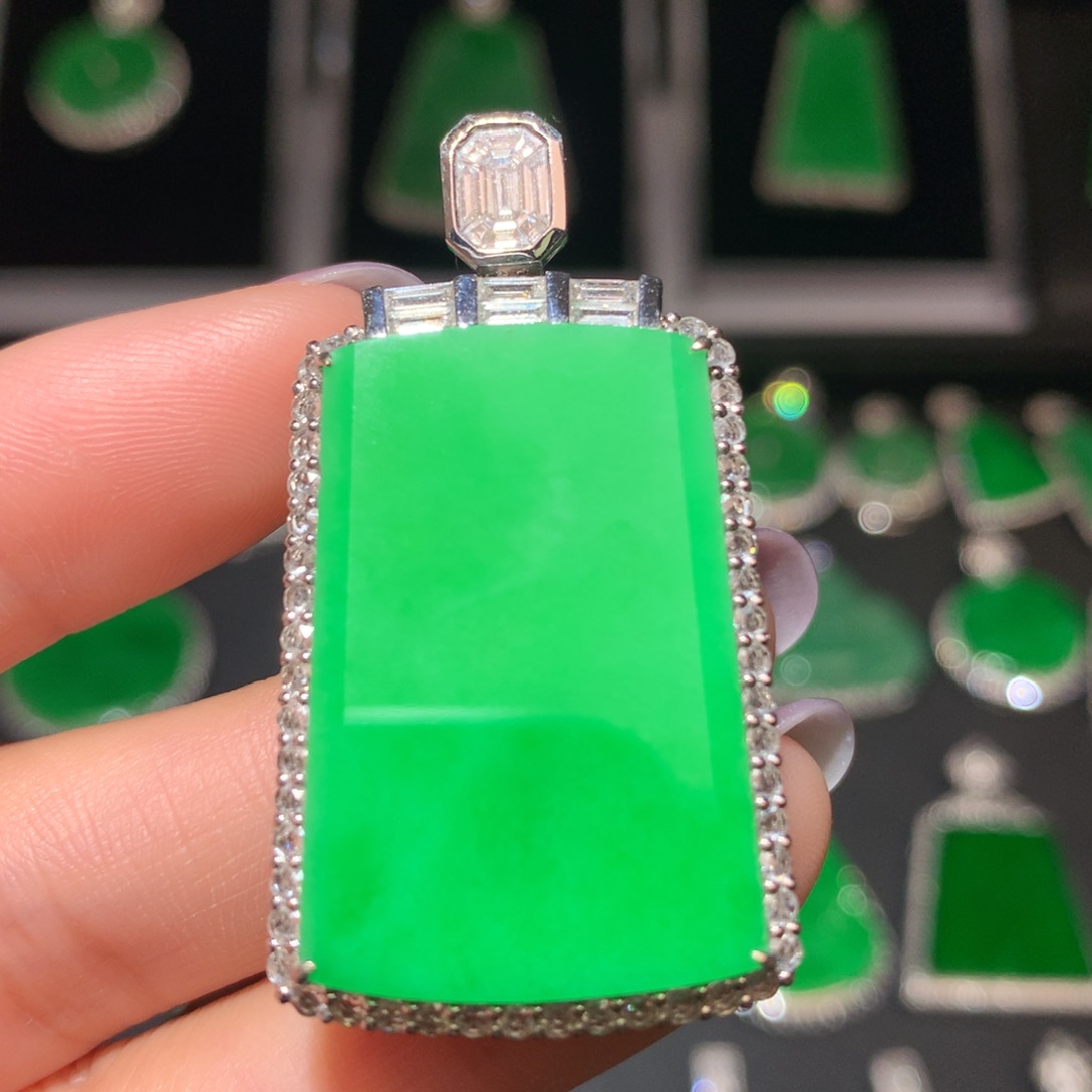 翡翠颈饰18K金镶嵌翡翠