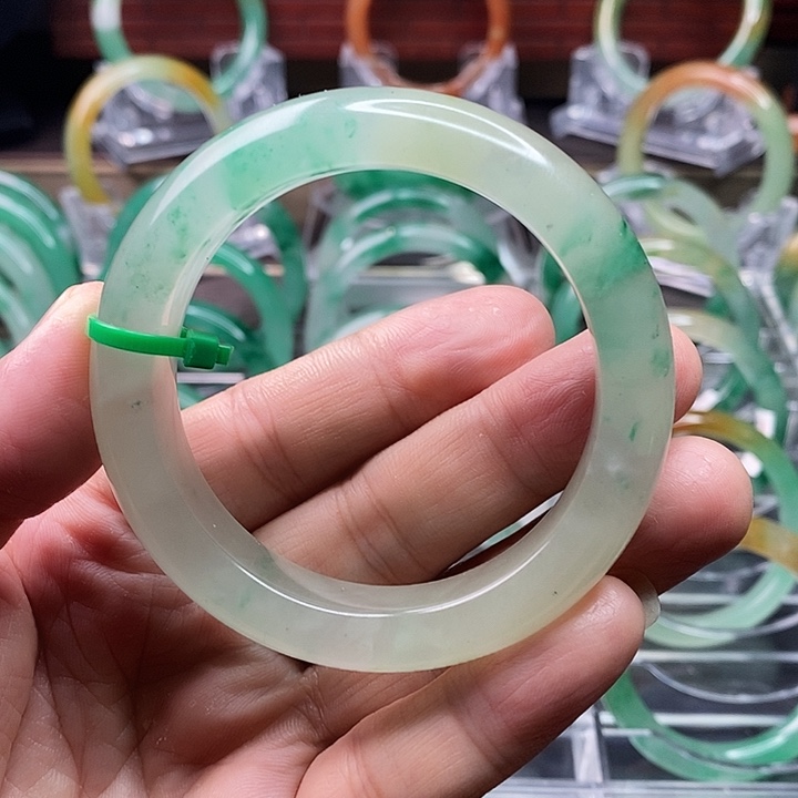 石英质玉手镯未镶嵌李*欢