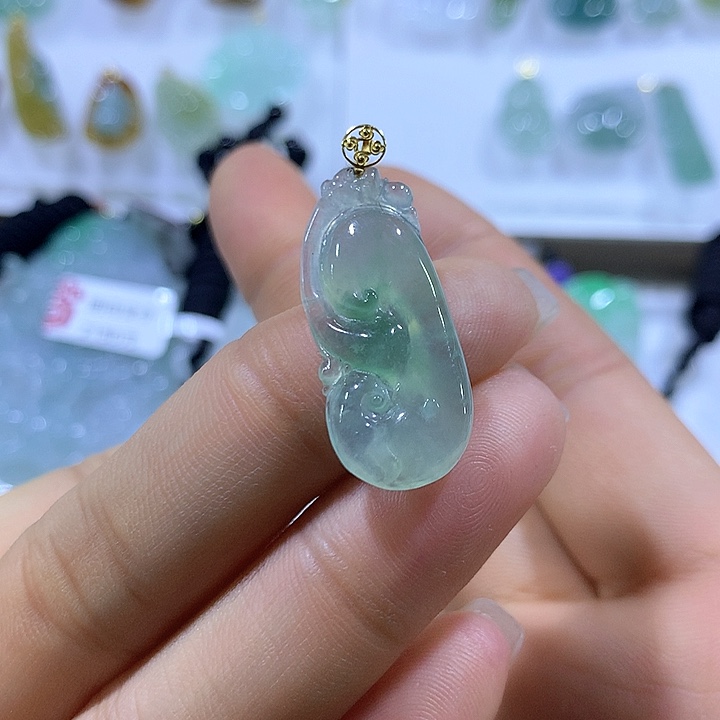 翡翠颈饰18K金镶嵌天然翡翠A货吊坠