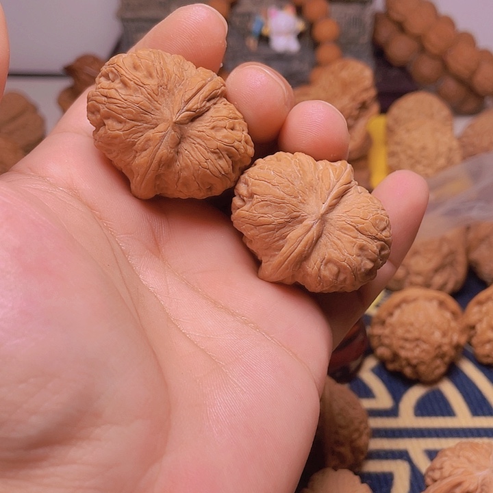 文玩核桃吊坠39色差全品元宝